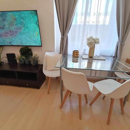 Trendy 2 Room Flat, Next To Corvin Mall Free Huge Garage! Ac,Dishwasher,Washmachine, Smart Tv Будапеща Екстериор снимка