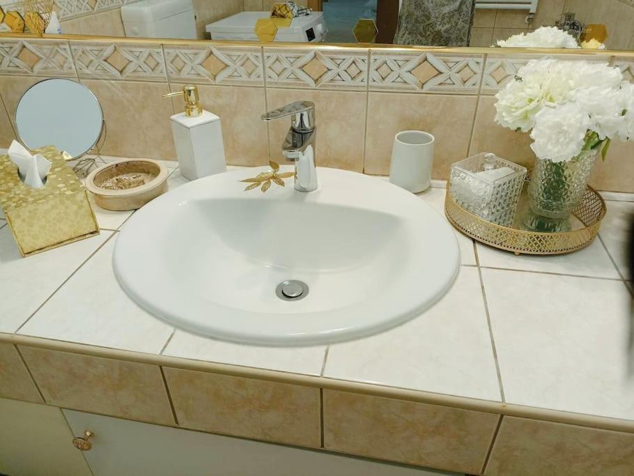 Trendy 2 Room Flat, Next To Corvin Mall Free Huge Garage! Ac,Dishwasher,Washmachine, Smart Tv Будапеща Екстериор снимка