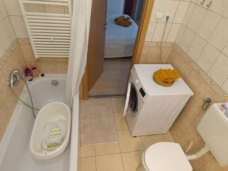 Trendy 2 Room Flat, Next To Corvin Mall Free Huge Garage! Ac,Dishwasher,Washmachine, Smart Tv Будапеща Екстериор снимка